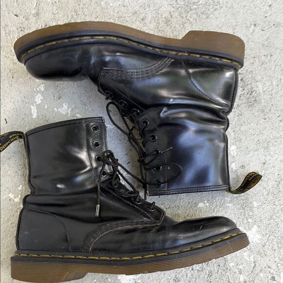 Dr Martens boots - Picture 1 of 9